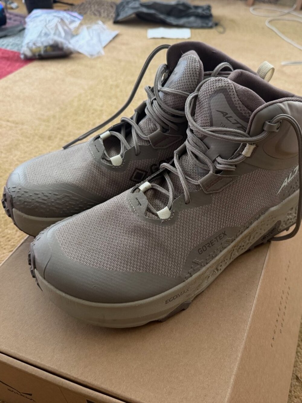 Altra Timp Mid 6 GTX Mens Size 10.5 (very litely used)